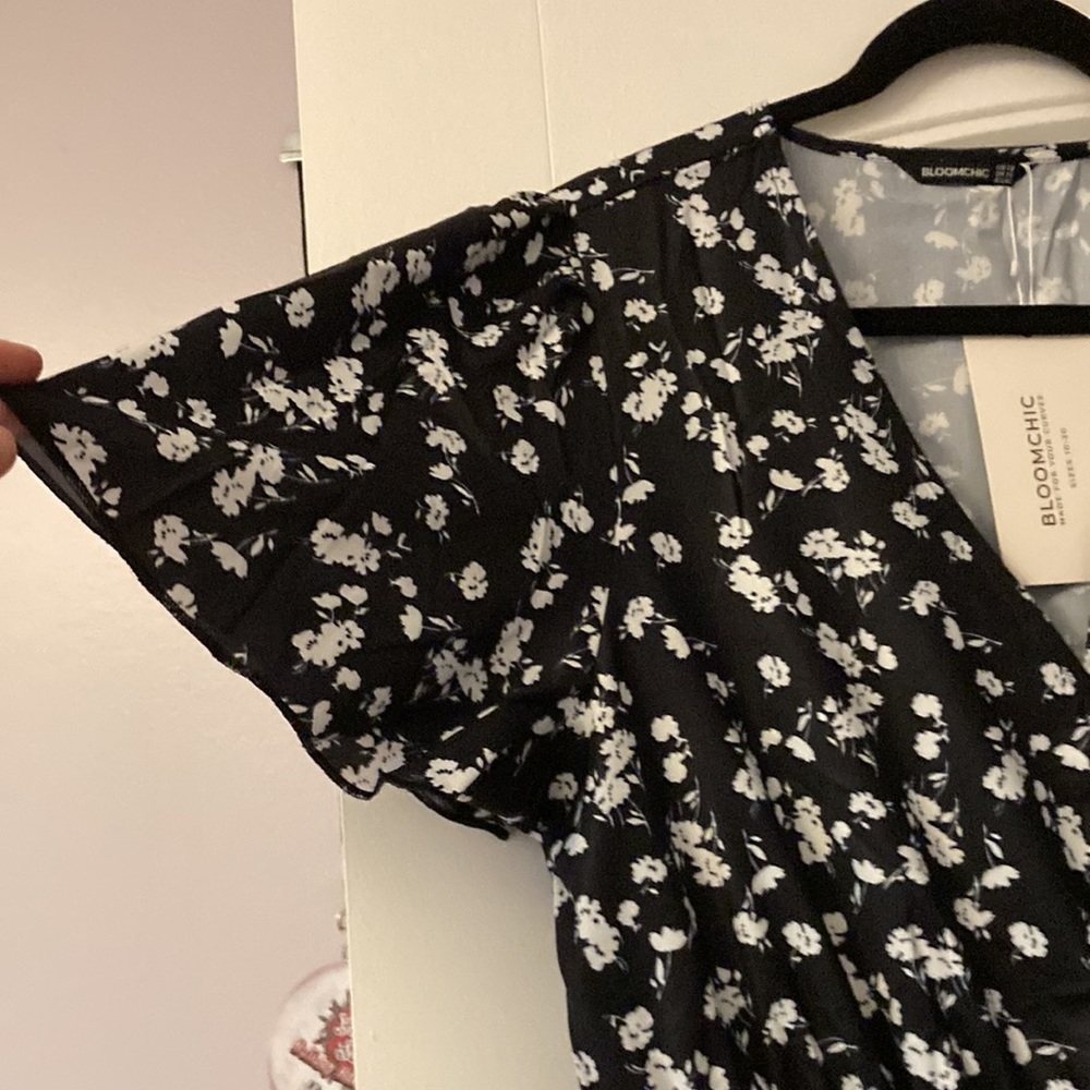 NWT Bloomchic wrap dress - Picture 4 of 4
